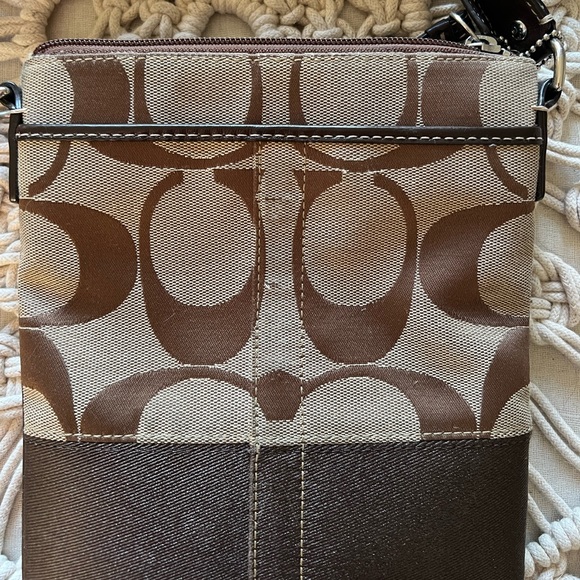 Authentic Coach Canvas Crossbody - Picture 2 of 9